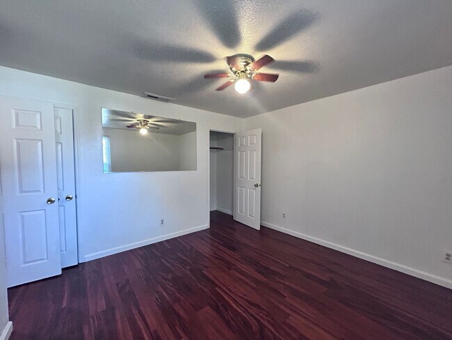 Building Photo - 441 Haggin Ave