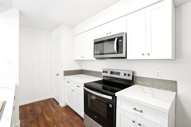 Building Photo - 16007 Ridgegreen Dr
