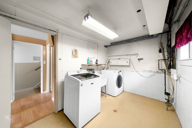 Building Photo - 393 Huntington Ln