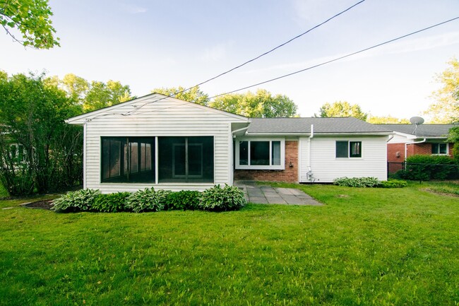 Building Photo - 2751 Aurora St