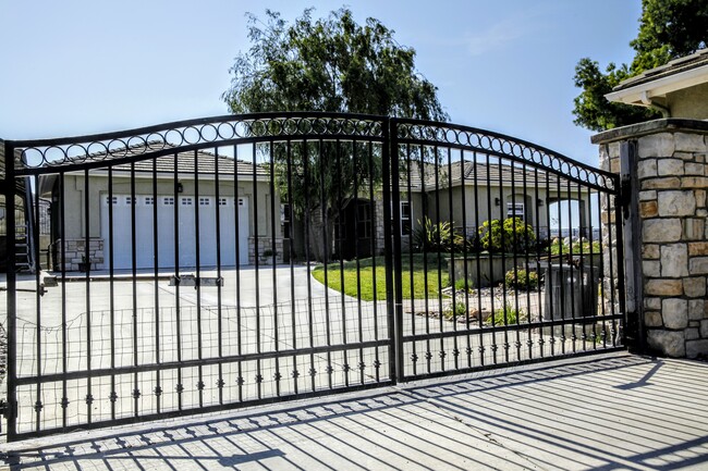 Gated entry - 2898 Wildwind Dr