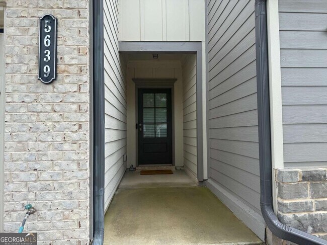 Building Photo - 5639 Parkview Ln