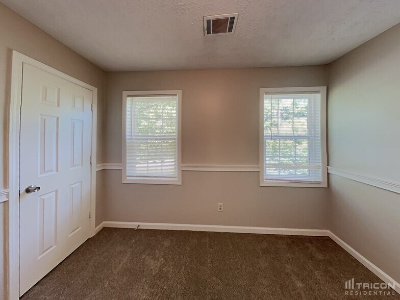 Building Photo - 2671 Tucson Way