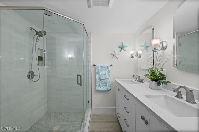 Building Photo - 3400 Gulf Shore Blvd N