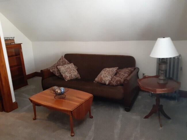 Primary Photo - 944 Woodlawn St