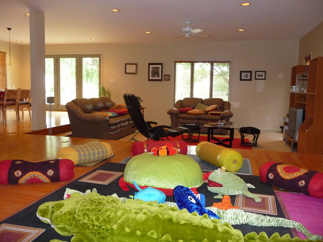 Building Photo - 2704 Cherry Hills Dr