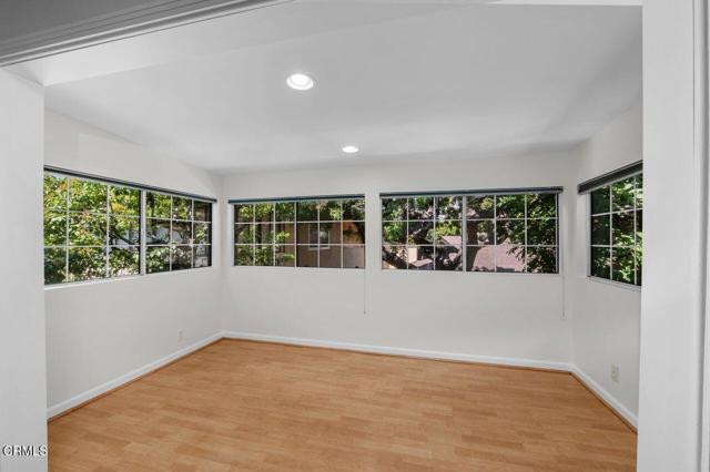 Building Photo - 385 Cliff Dr