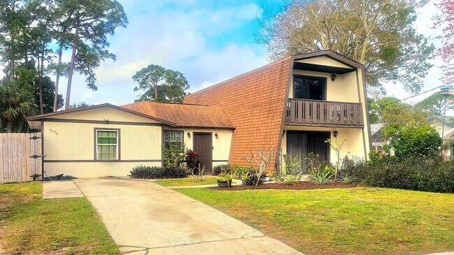 Building Photo - 4 Bedroom Cabin Style Rental in Port ST John