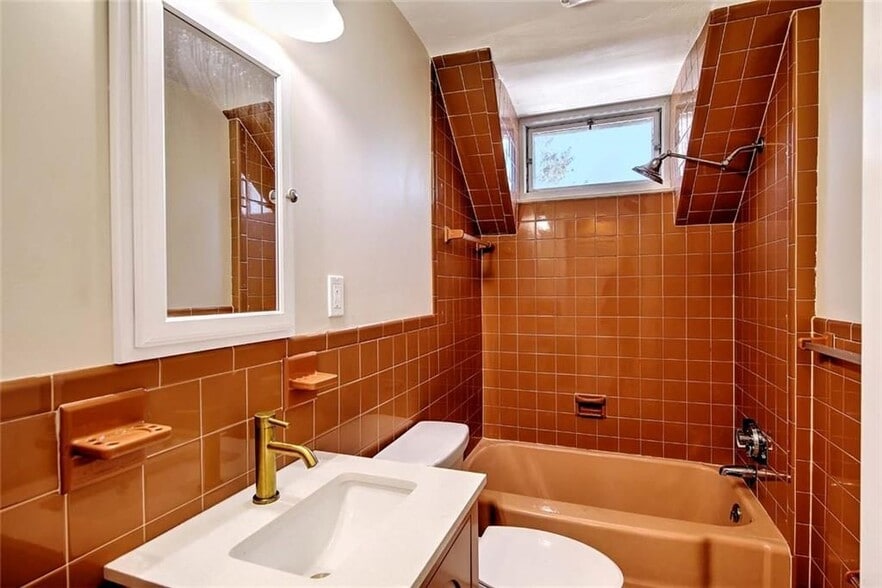 Building Photo - 45 Gordon St