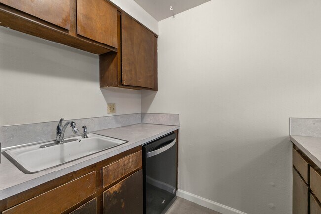 Building Photo - 325 N 29th Ave