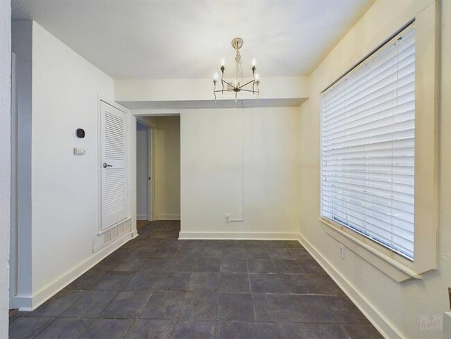 Building Photo - 3902 Peterson Ave