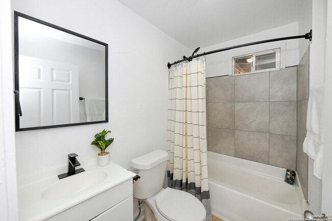 Building Photo - 1731 E Carson St