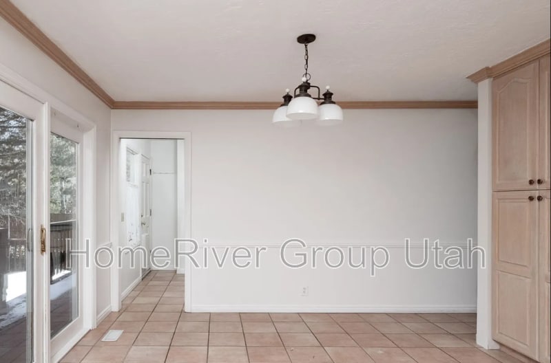 Building Photo - 2699 Grandview Dr