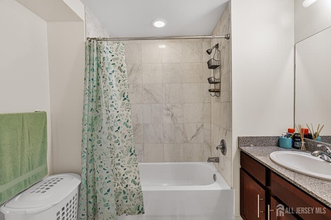 Building Photo - 110 Somerset St