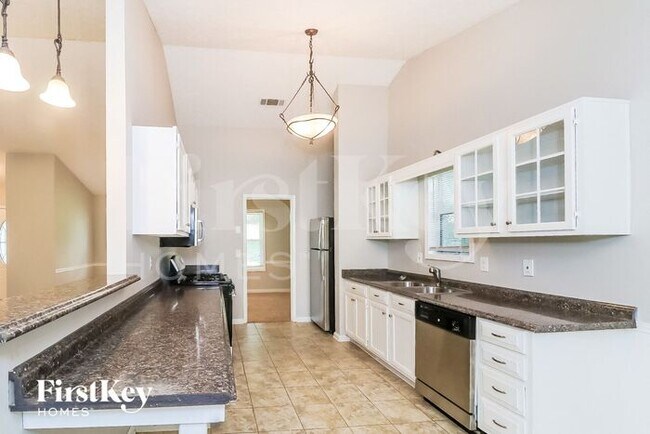 Building Photo - 824 Riverstone Ln