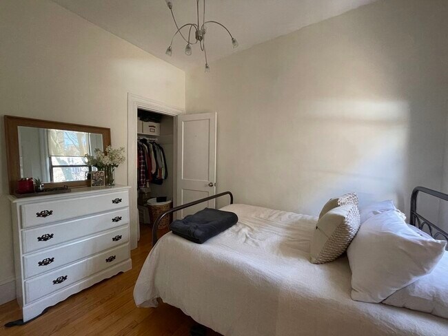 Building Photo - 141 Arlington St