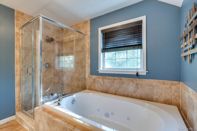 Building Photo - 16 Primrose Ln