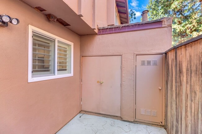 Building Photo - North Davis Condo-Available