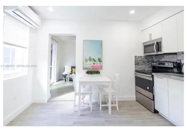 Building Photo - 501 N 24th Ave