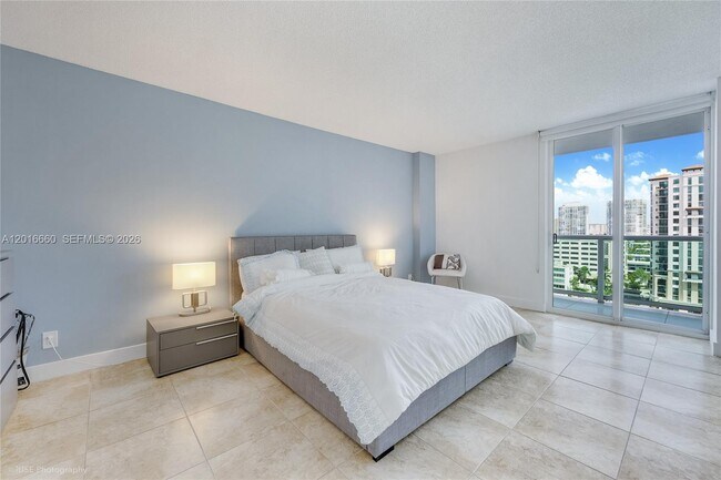 Building Photo - 100 Bayview Dr