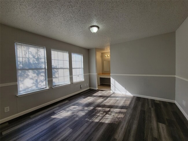 Building Photo - 10315 Limestone Dr