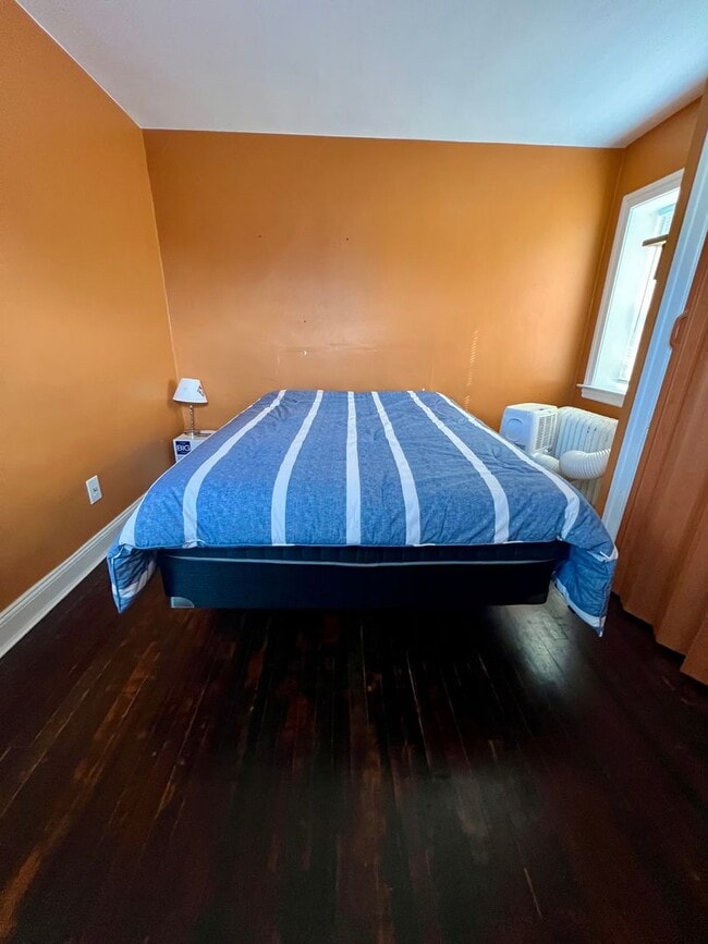 Building Photo - Gorgeous 5-Bedroom Single Family Home in Upper Darby! Available NOW!