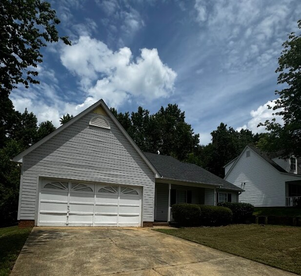 Building Photo - 3-Bedroom, 2-Bath Home in Sought-After Community