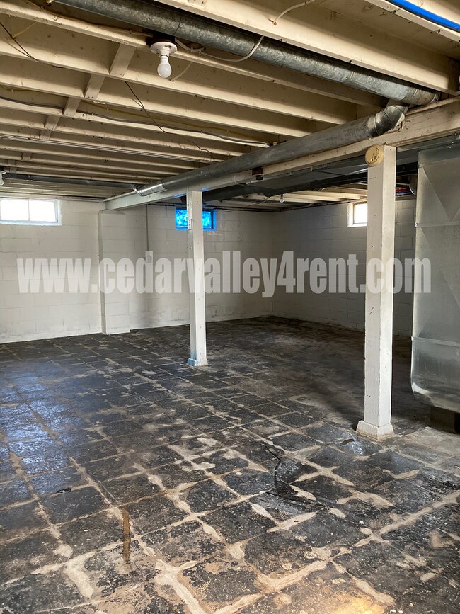 Building Photo - 806 Ash St