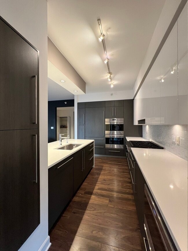 Building Photo - 1201 S Prairie Ave