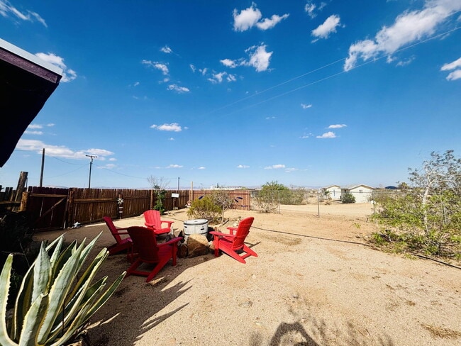 Building Photo - Joshua Tree Cabin in Peaceful, Wide Open S...