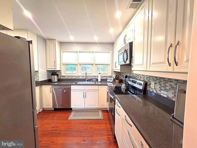 Building Photo - 5270 Ellicott Dr