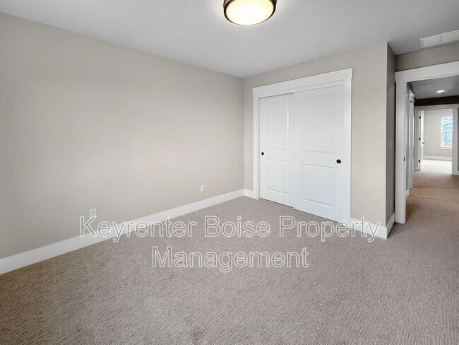 Building Photo - 6234 N Holly Spgs Ln