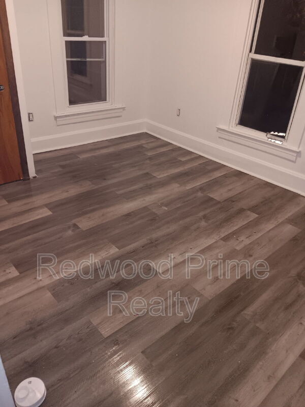 Building Photo - 534-536 Russell Ave