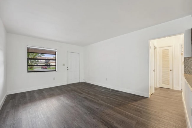 Building Photo - 6144 SW 30th St