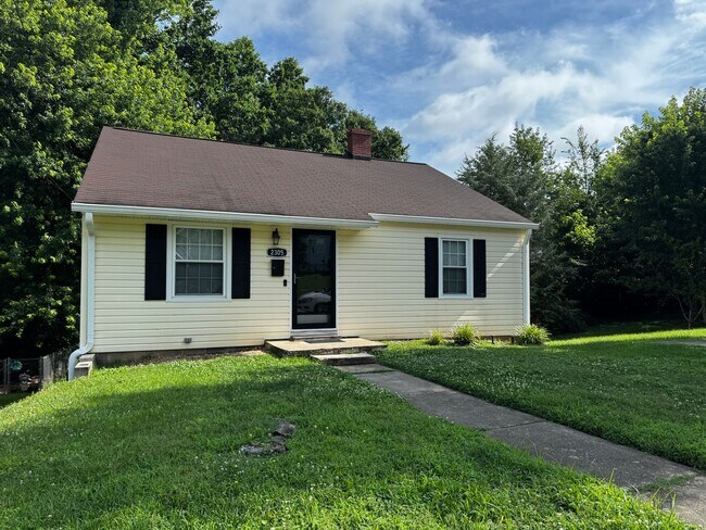 Primary Photo - 2305 Cherokee Ln