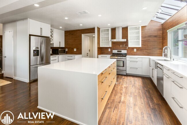 Building Photo - Beautifully Upgraded Home in Prime Mission Viejo Location