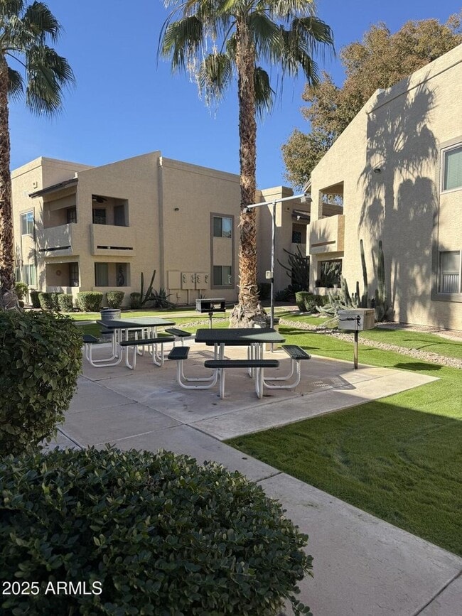 Building Photo - Newly renovated! 2 BED CONDO AT SOSSMAN & MAIN!