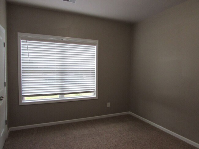 Building Photo - 15 Whitetail Cir