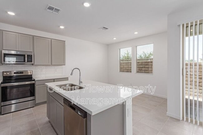 Building Photo - 4740 S Ferric