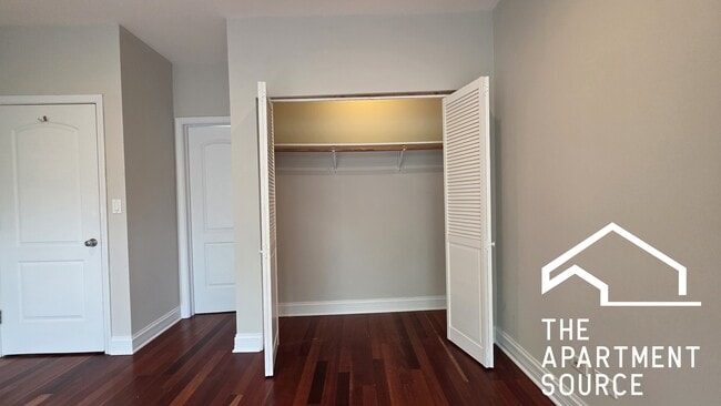 Building Photo - 2038 W Touhy Ave