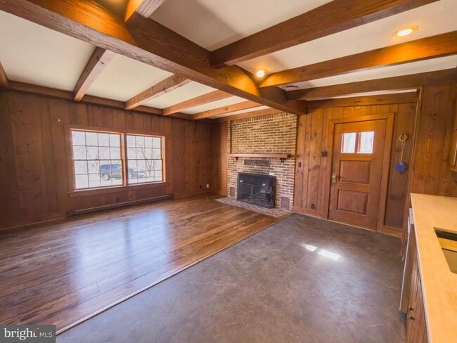 Building Photo - 37899 Snickersville Turnpike