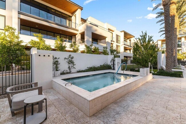 Building Photo - 6587 N Palmeraie Blvd