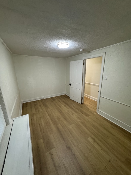 Building Photo - 17 Main St