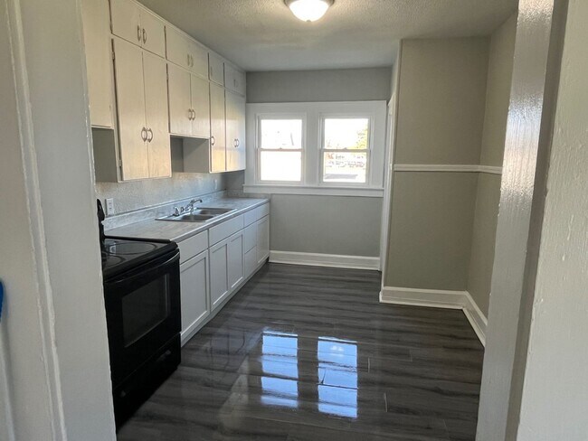 Building Photo - 2107/2105 central ave