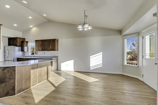 Building Photo - 6924 Chippewa Dr
