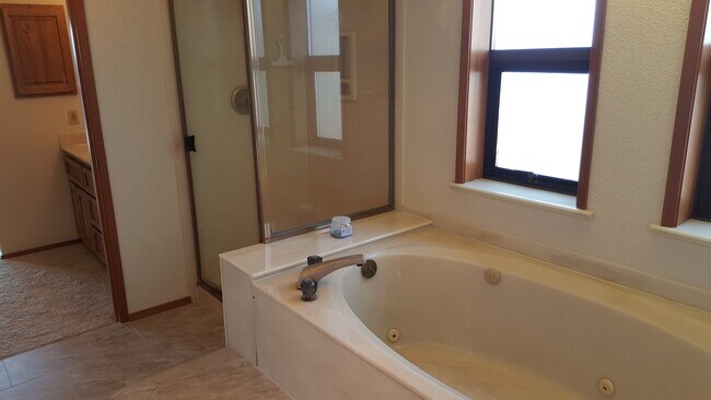 Building Photo - 1870 N Skyline Dr