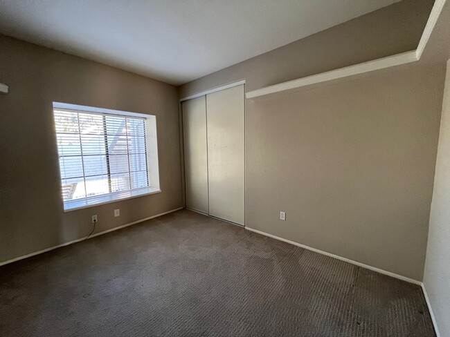 Building Photo - Charming 2nd Floor Condo in Rancho Bernard...