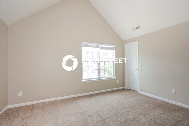 Building Photo - 4 Bedroom Pet-Friendly Home in Charlotte, NC with Main Street Renewal
