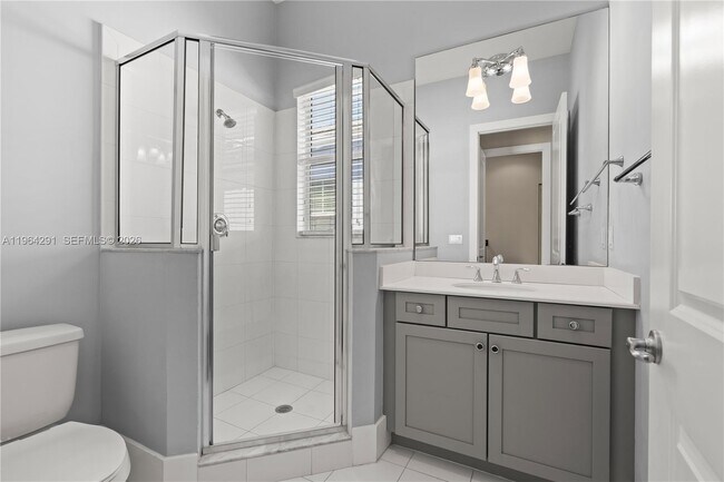 Building Photo - 912 NE 17th Way