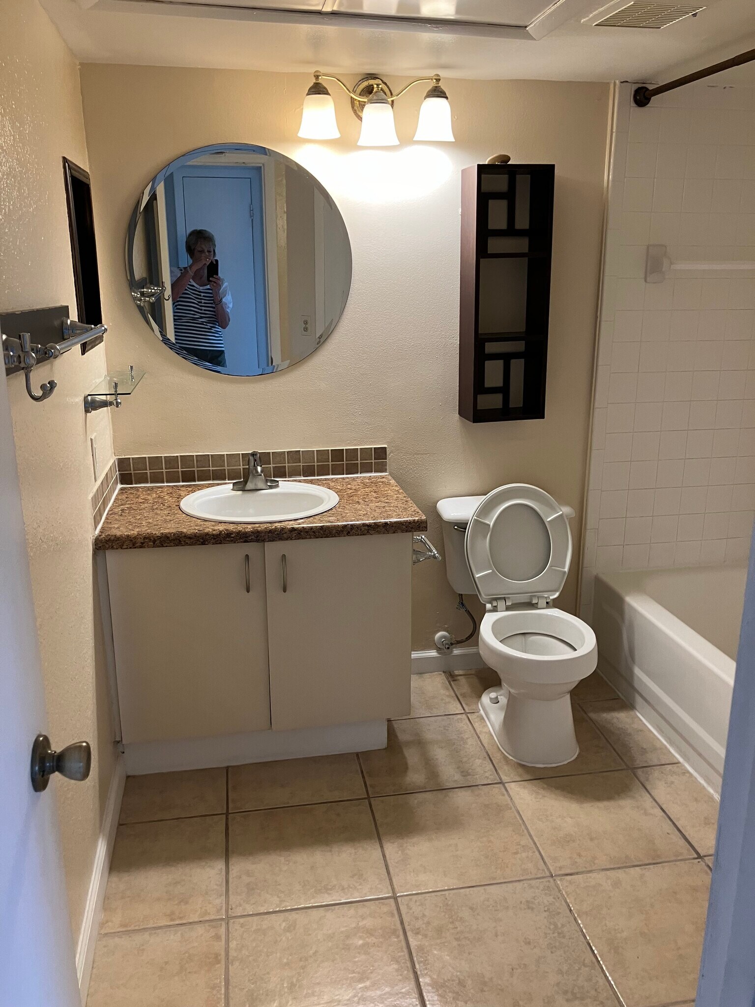 Building Photo - 360 Lake Ontario Ct